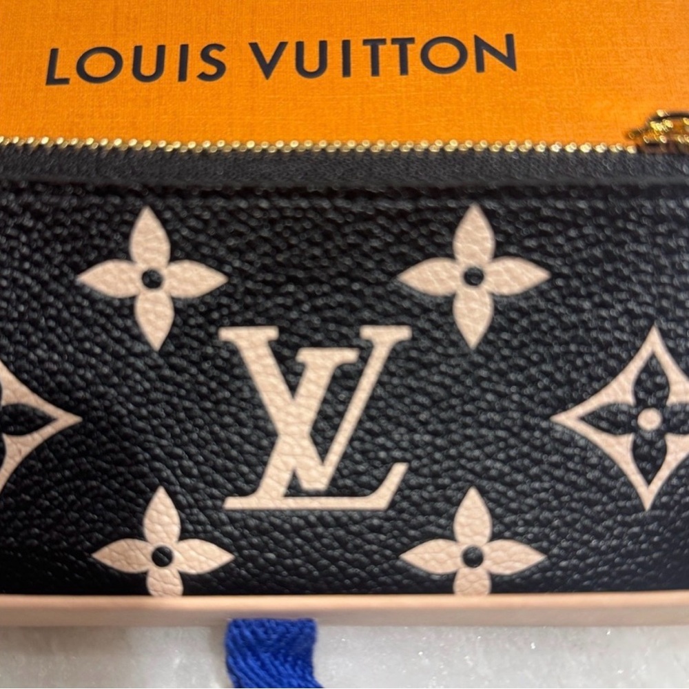 Authentic Louis Vuitton Key Pouch Cles Bicolor Empreinte Monogram Leather - Picture 2 of 10